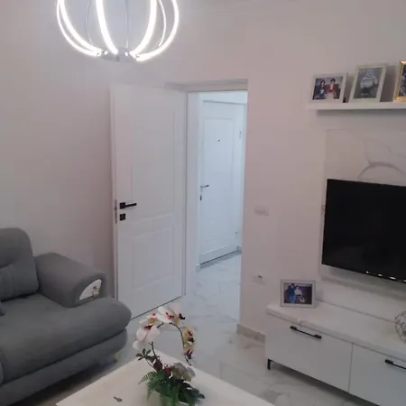 Monda Venetik's House Apartment